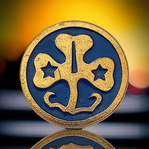Vintage Girl Scouts Trefoil Pin World Association Blue Enameled Gold Tone R - Picture 1 of 13